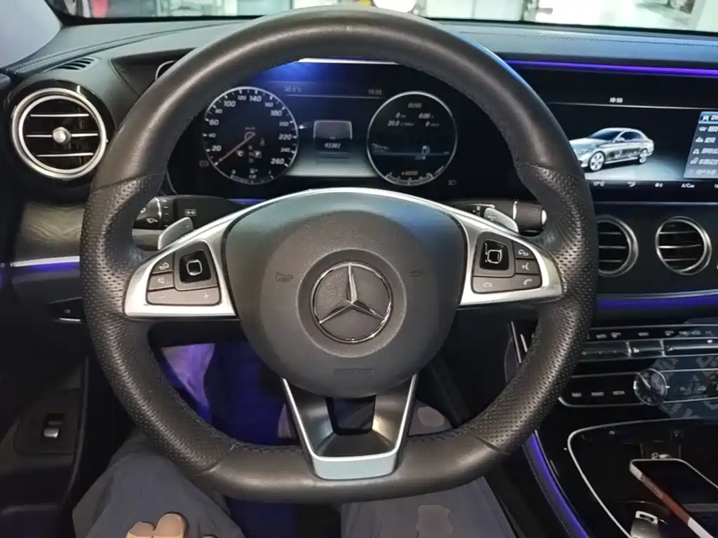 Mercedes-Benz E-Class — миниатюра 11