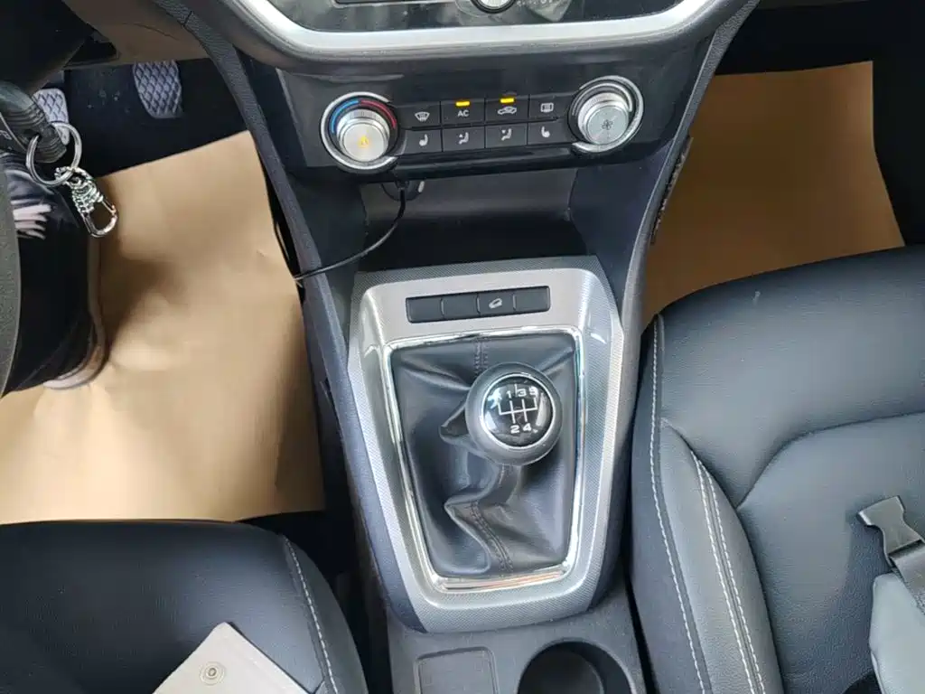 Roewe RX3 — миниатюра 14