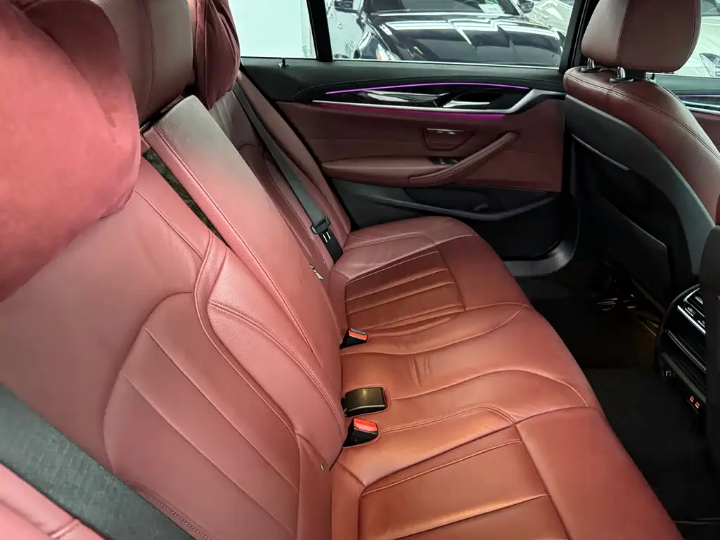 BMW 5 Series — миниатюра 15