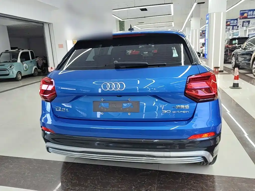 Audi Q2L e-tron — миниатюра 6