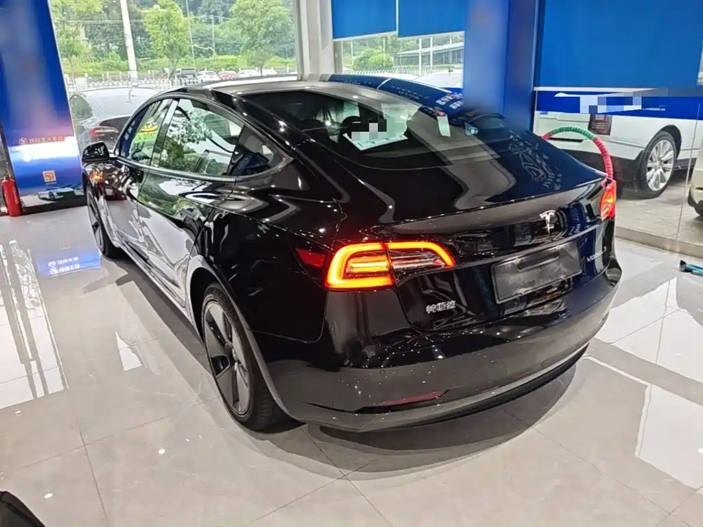 Tesla Model 3 — миниатюра 5