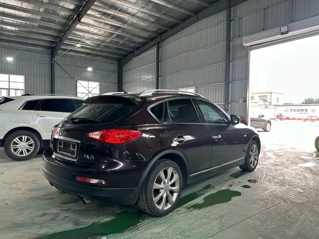 Infiniti EX — миниатюра 7