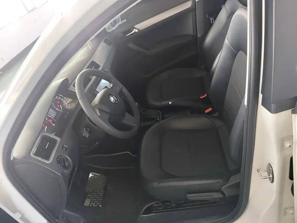 Skoda Rapid Spaceback — миниатюра 15