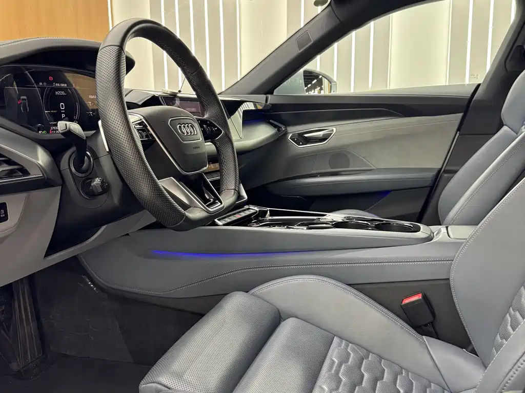 Audi e-tron GT — миниатюра 7