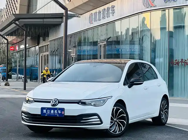 VOLKSWAGEN GOLF 2022