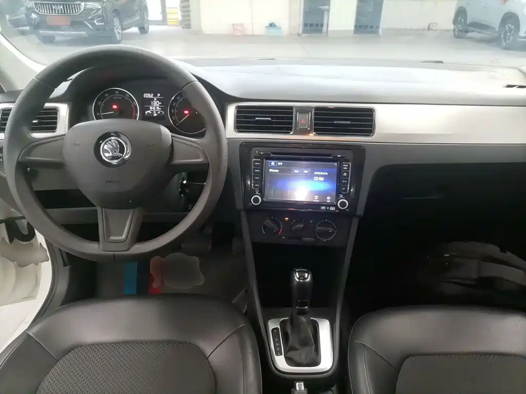 Skoda Rapid Spaceback — миниатюра 10