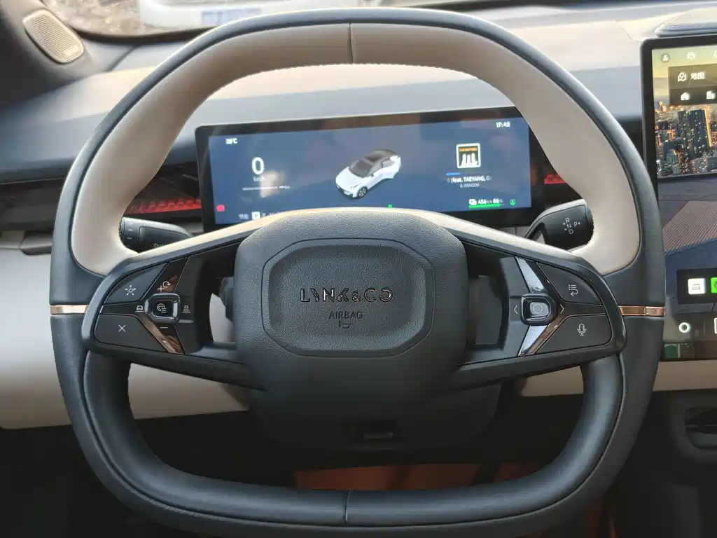 Lynk & Co 20 — миниатюра 6