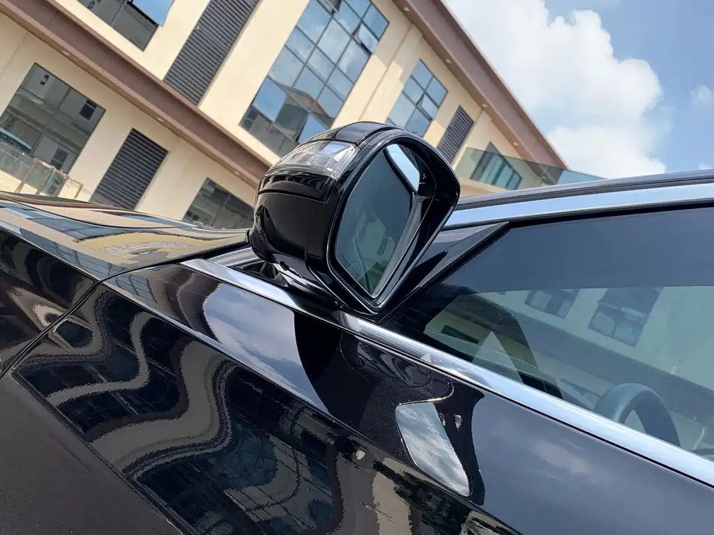 Mercedes-Benz E-Class — миниатюра 8
