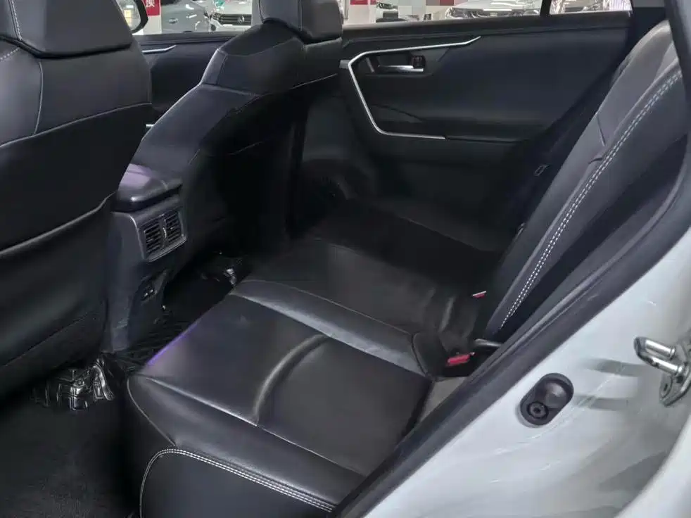Toyota RAV4 — миниатюра 11