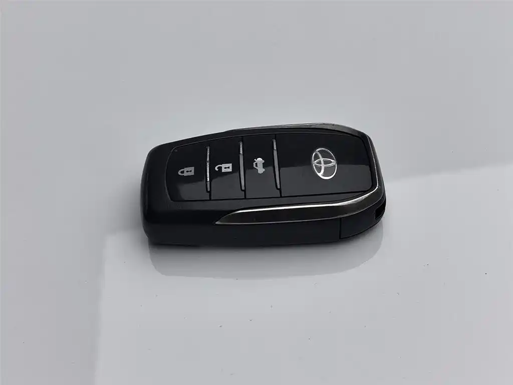 TOYOTA YARIS L TO ENJOY