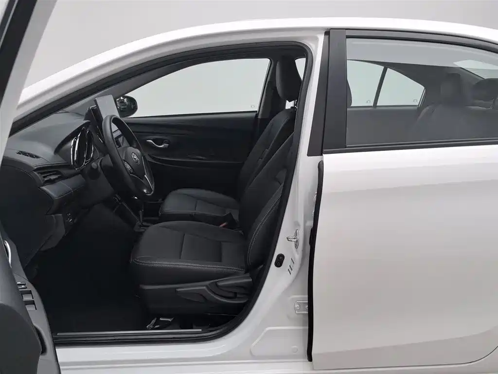 TOYOTA YARIS L TO ENJOY