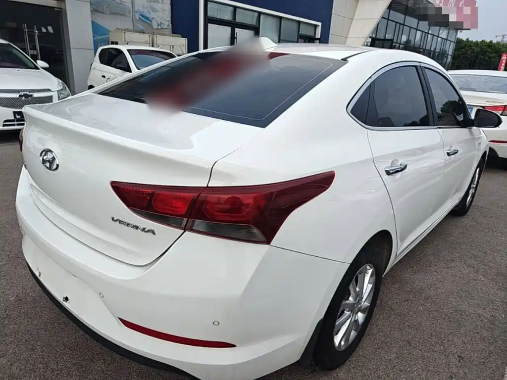 Hyundai Verna - фото 7