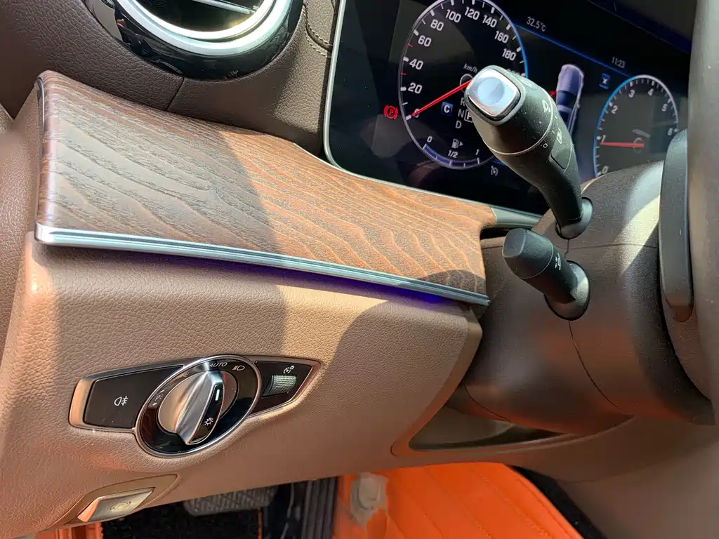 Mercedes-Benz E-Class — миниатюра 21