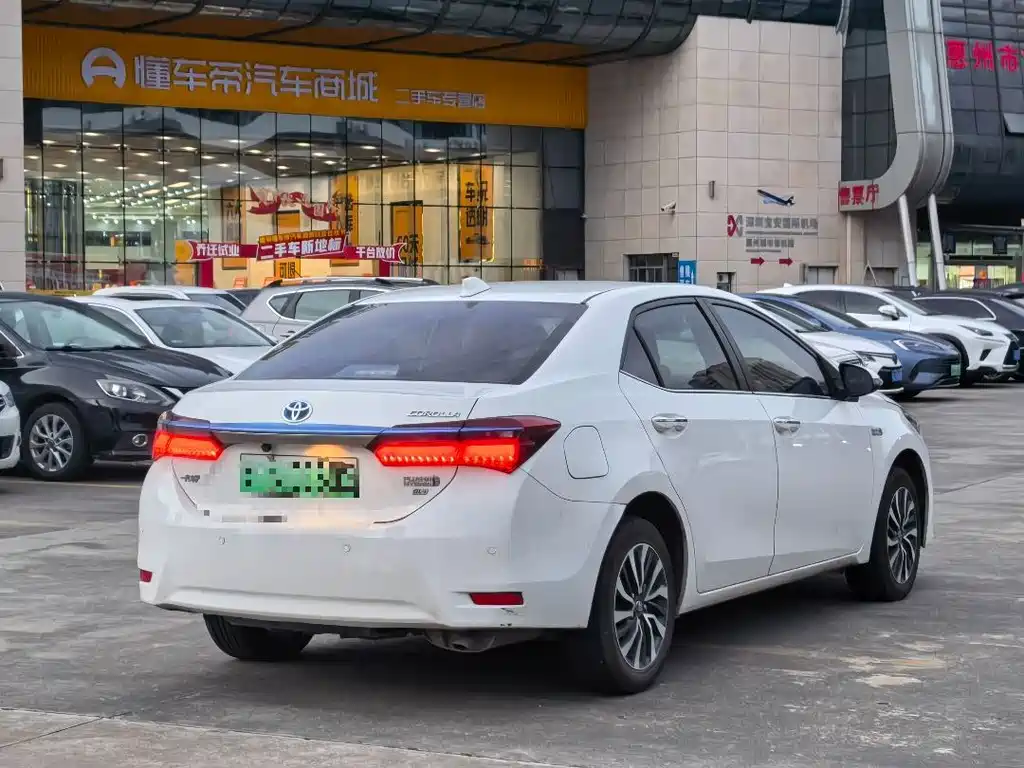 Toyota Corolla Hybrid — миниатюра 2