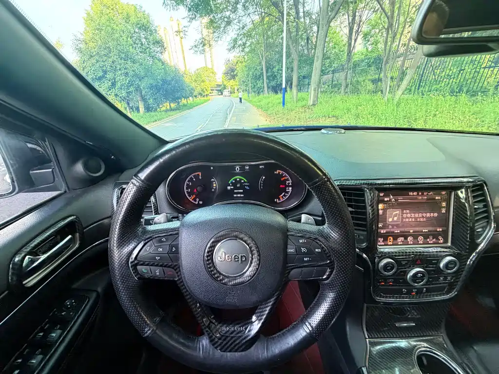 Jeep Grand Cherokee (Import) — миниатюра 14