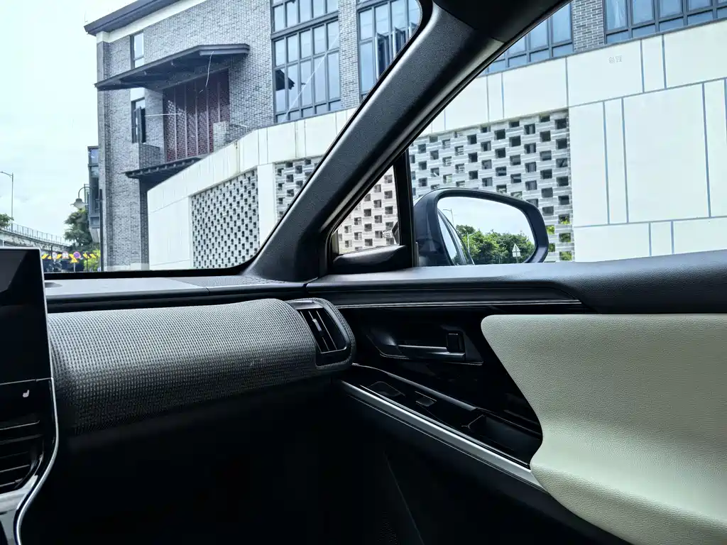 Toyota bZ4X — миниатюра 30