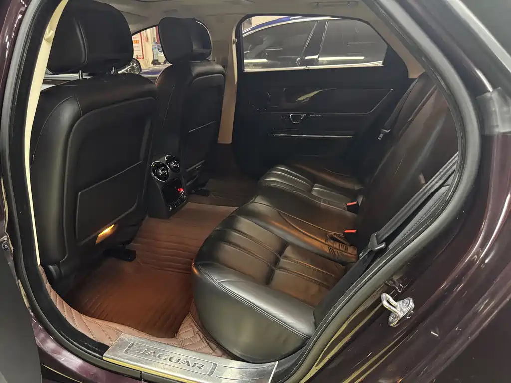 Jaguar XJ — миниатюра 8