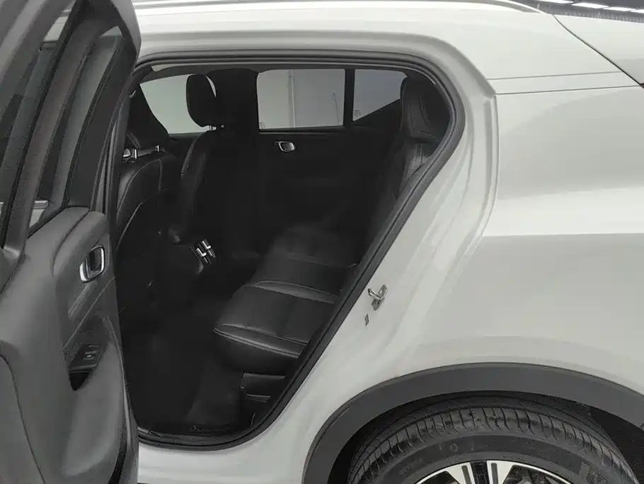 Volvo XC40 — миниатюра 11