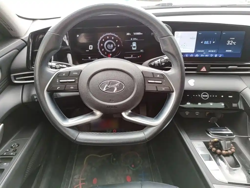 Hyundai Elantra — миниатюра 11