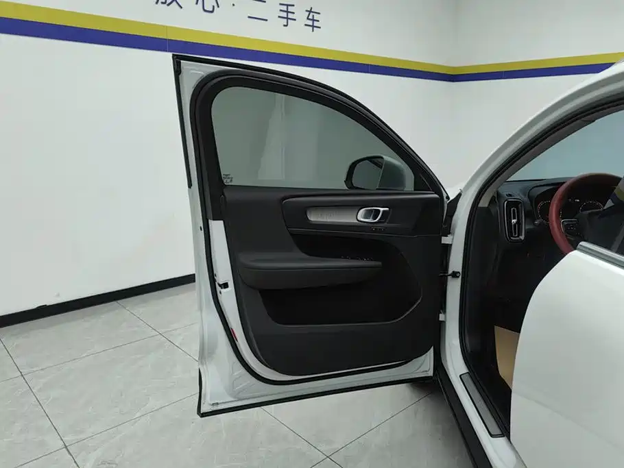 Volvo XC40 — миниатюра 7