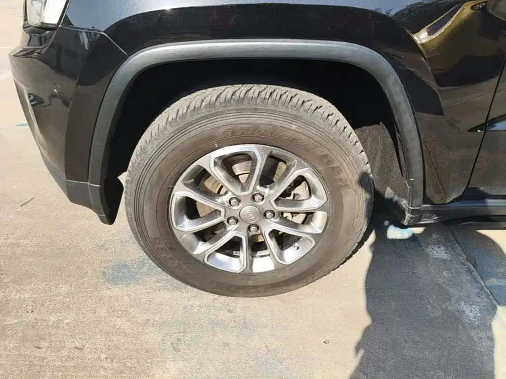 Jeep Grand Cherokee (Import) — миниатюра 23