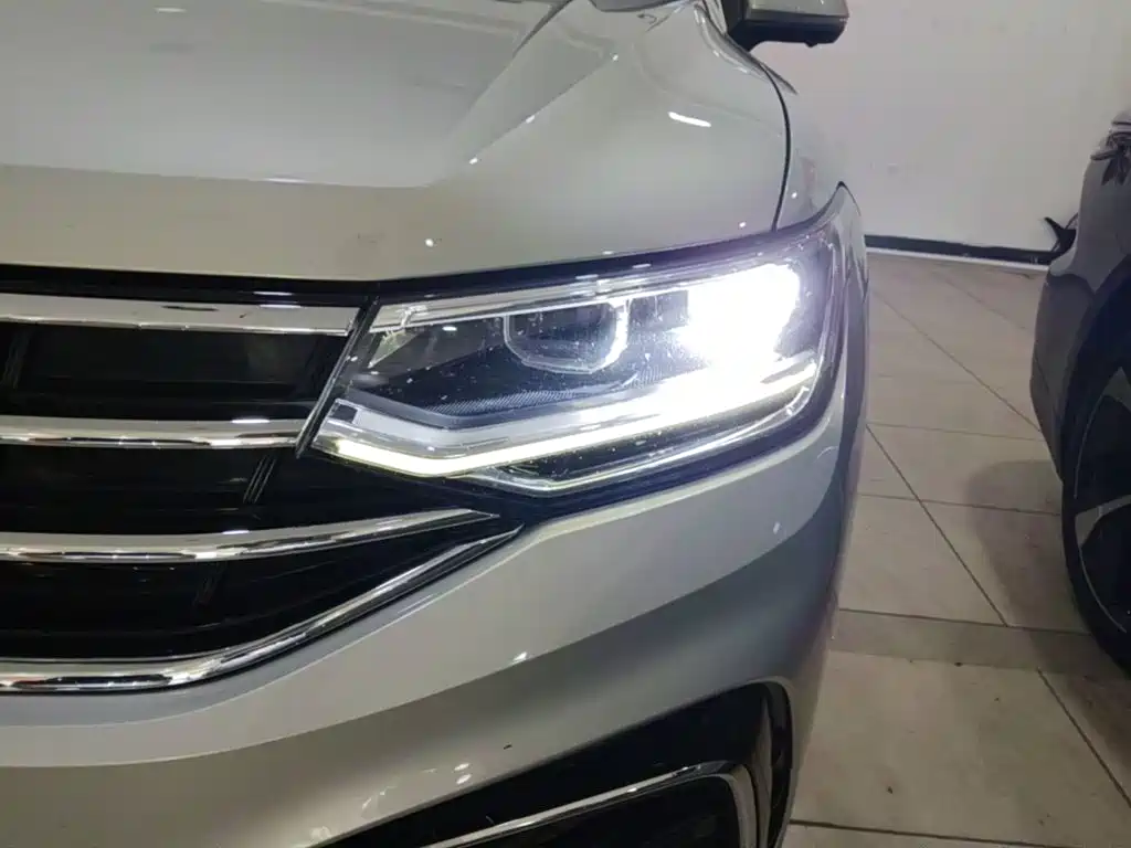 Volkswagen Tiguan L — миниатюра 24