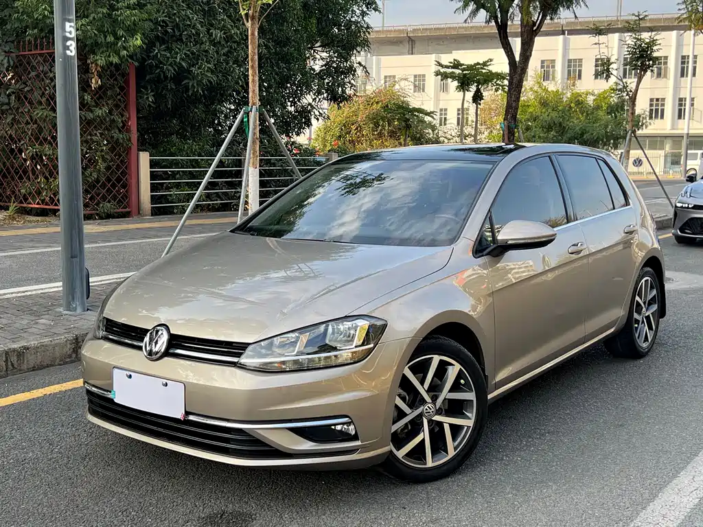 VOLKSWAGEN GOLF