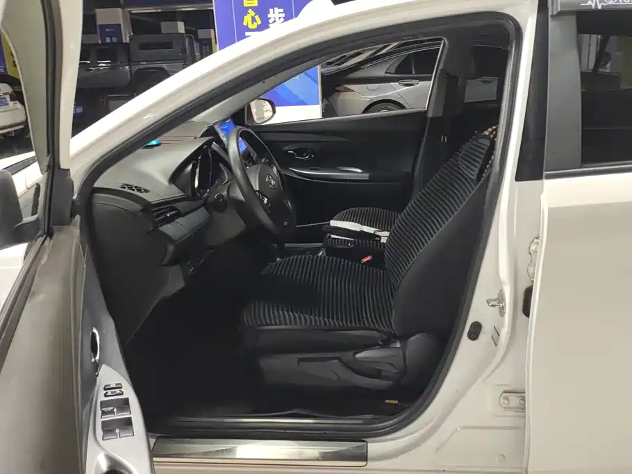 Toyota Yaris L — миниатюра 9
