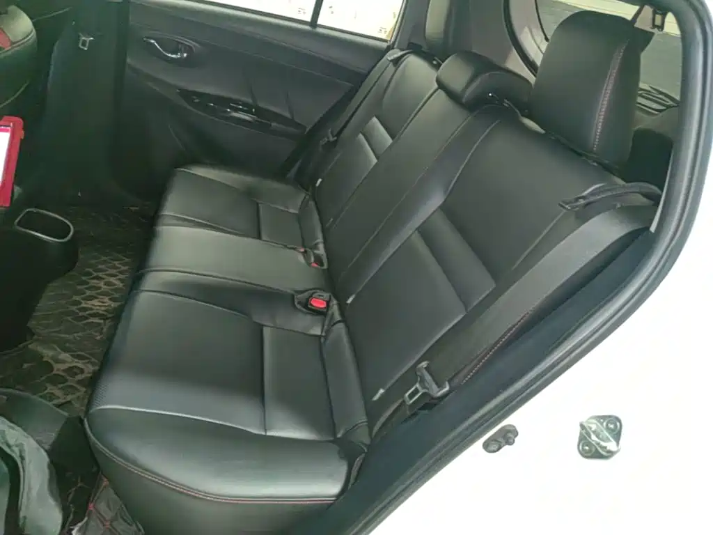 Toyota Yaris L — миниатюра 17