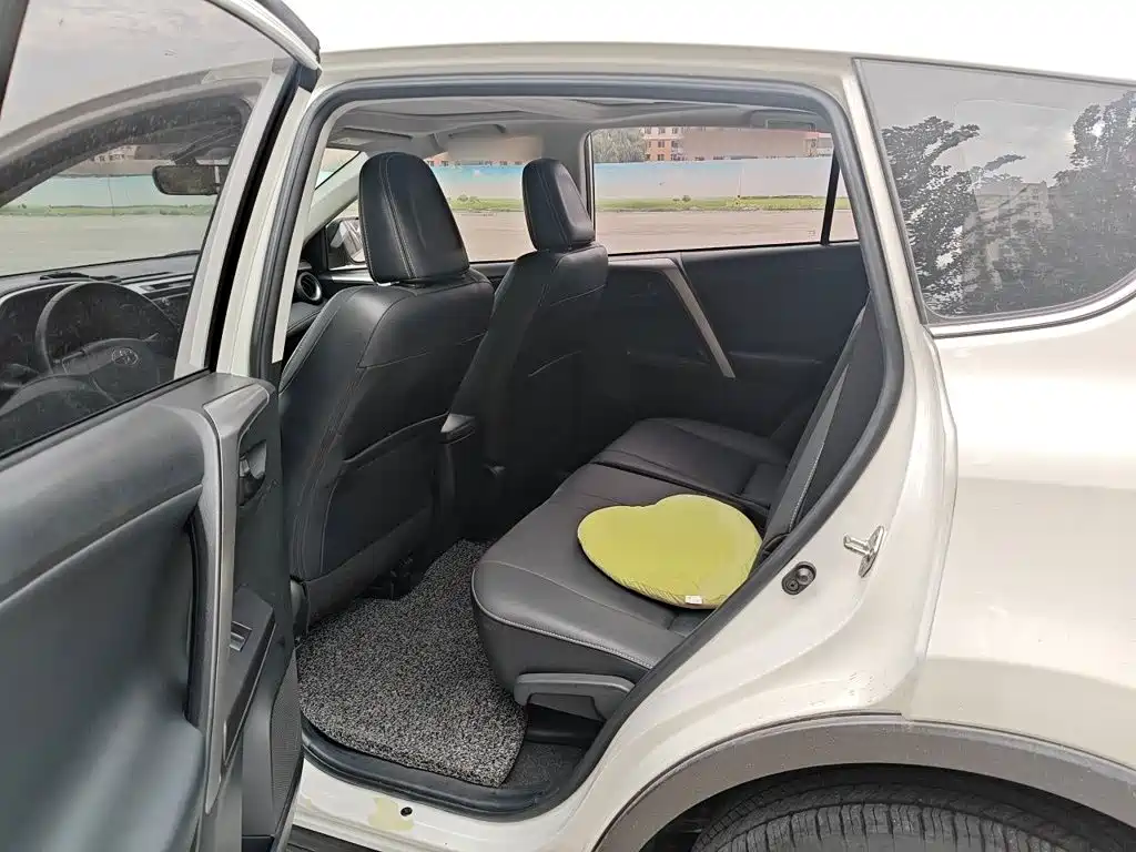 Toyota RAV4 — миниатюра 13