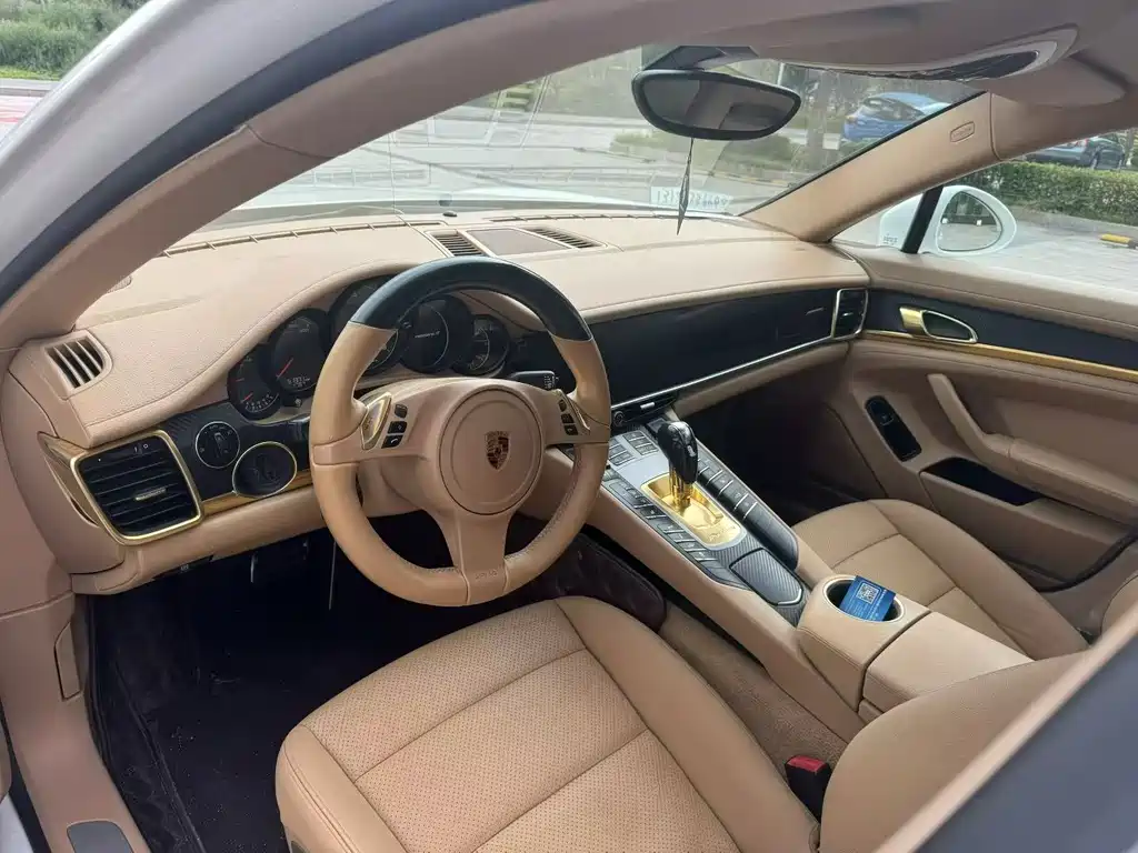 Porsche Panamera 2013 Panamera 4 Platinum Edition 3.6L