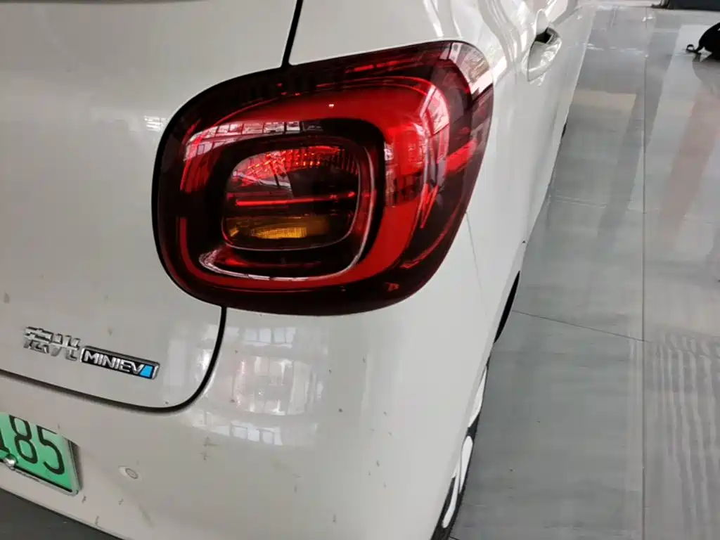 Wuling MINIEV — миниатюра 8