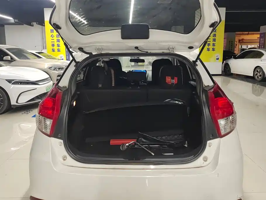 Toyota Yaris L — миниатюра 4