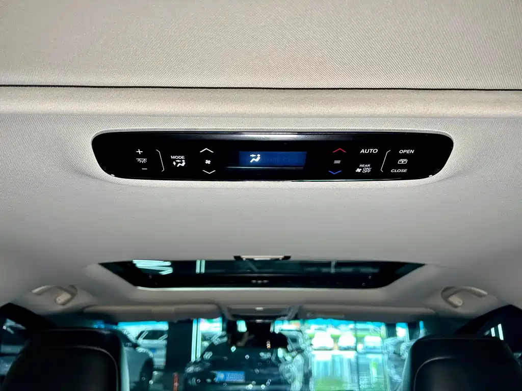 Honda Elysion 2.0L Hybrid Supreme Edition, фото 30