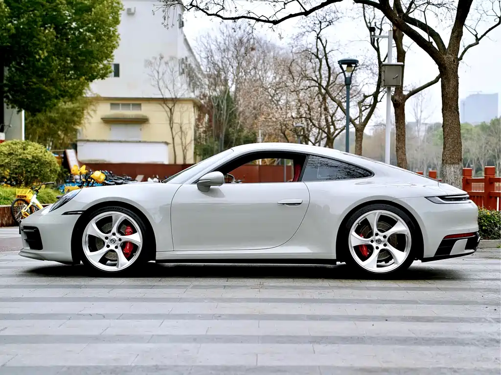 PORSCHE 911