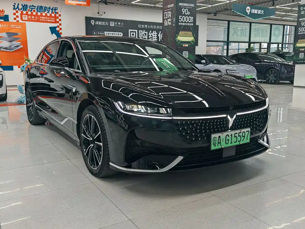 VOYAH LANTU CHASING LIGHT