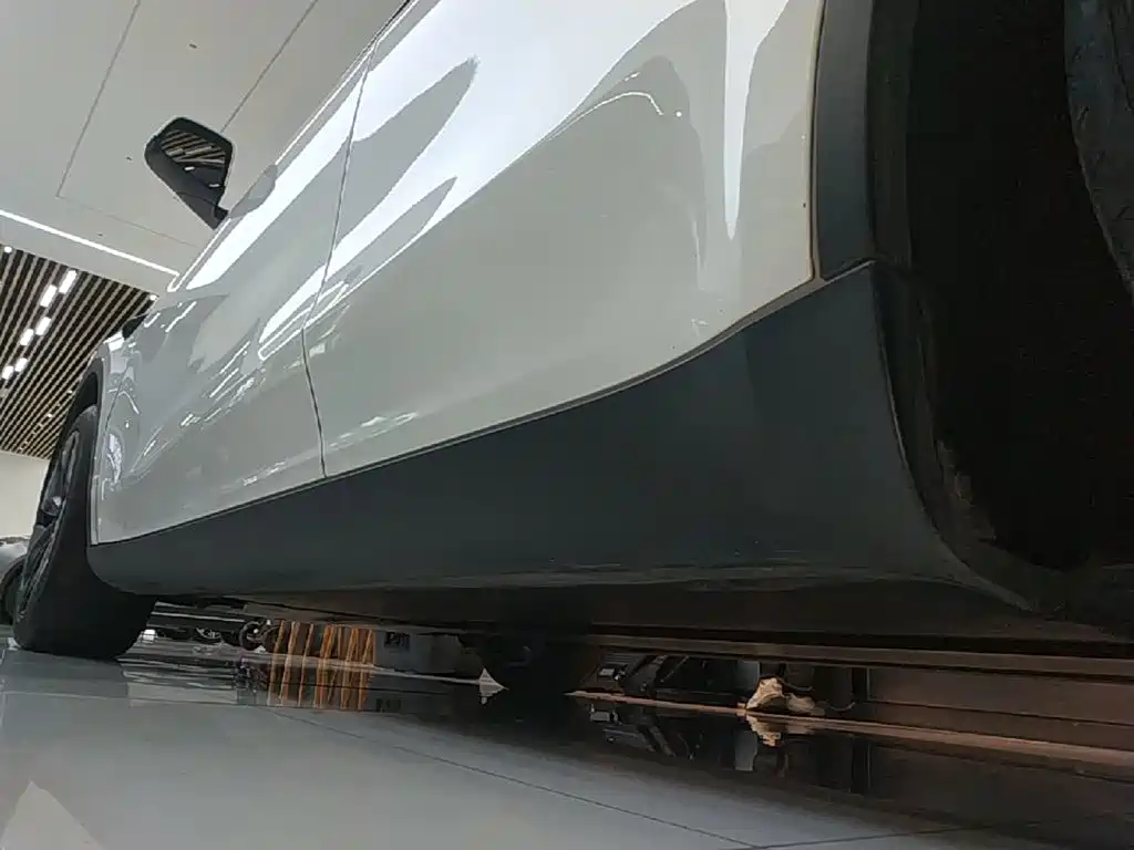 Tesla Model Y — миниатюра 22