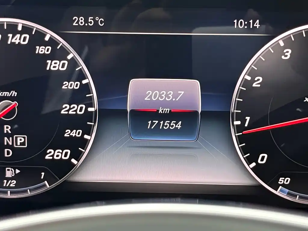 Mercedes-Benz E-Class — миниатюра 11