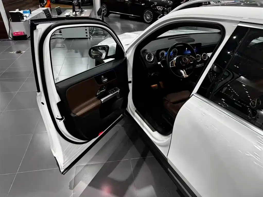 Mercedes-Benz GLB — миниатюра 13