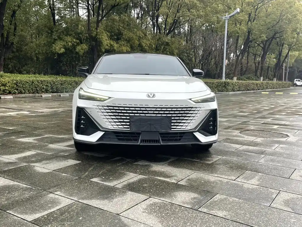 Changan UNI-V 2022 1.5T Luxury