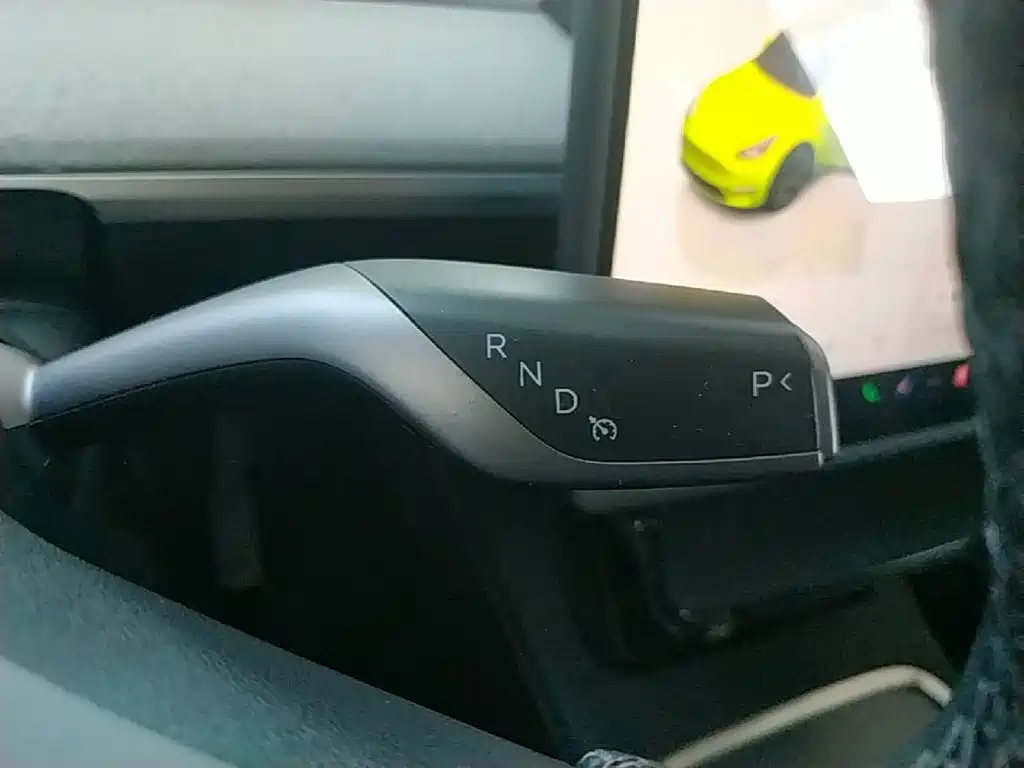 Tesla Model Y — миниатюра 14