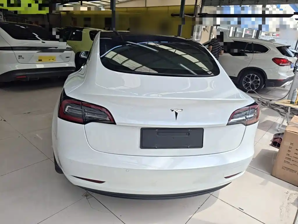 Tesla Model 3 — миниатюра 6