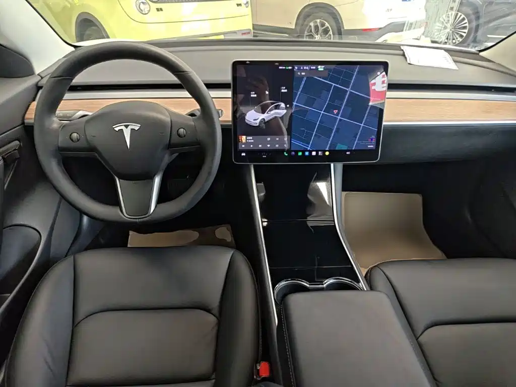 Tesla Model 3 — миниатюра 10
