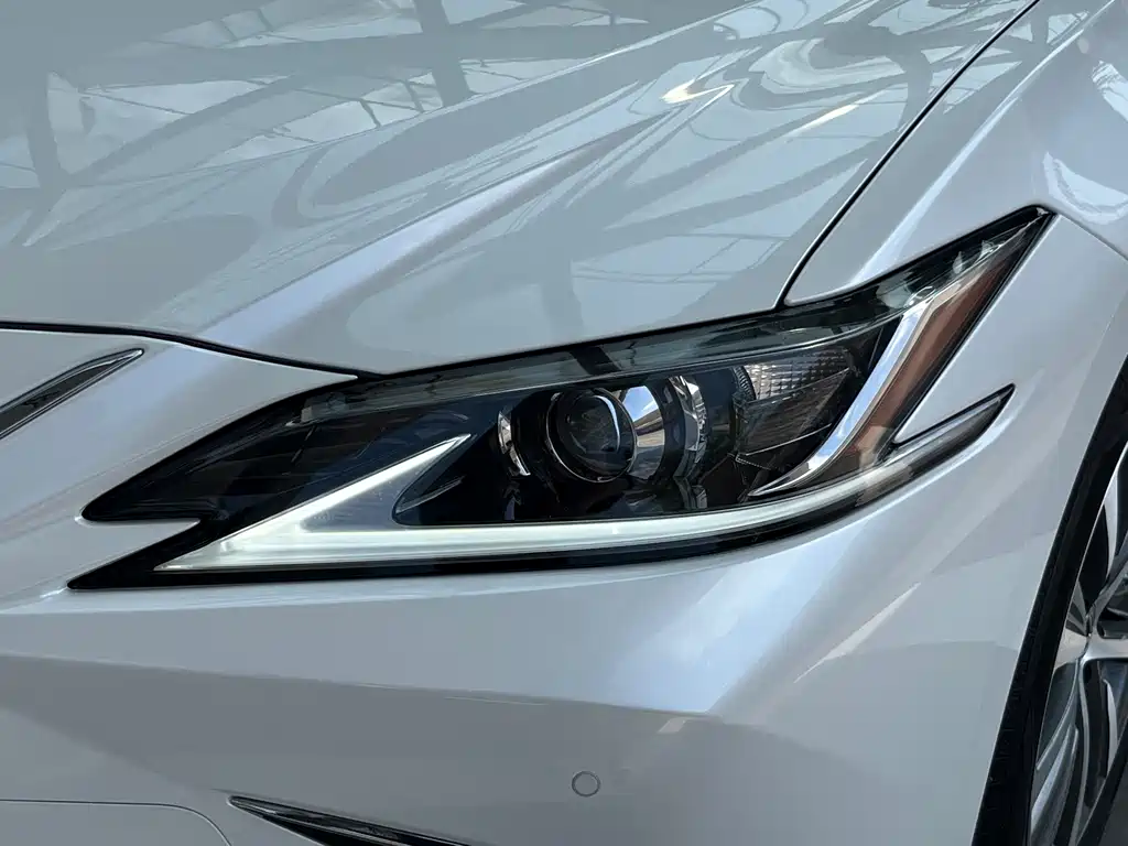 Lexus ES — миниатюра 20