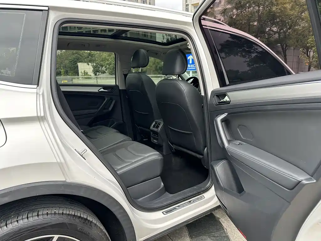 Volkswagen Tiguan L — миниатюра 23