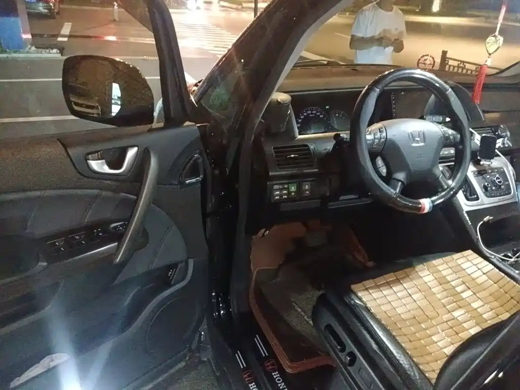 Honda Elysion — миниатюра 14