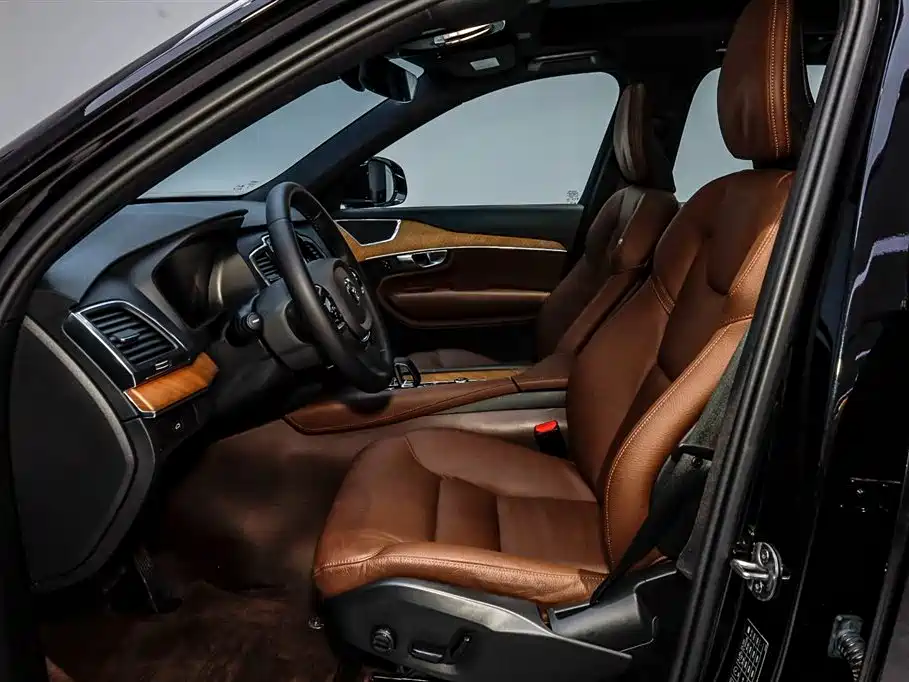 Volvo XC90 2024 B5 Luxury 5 мест