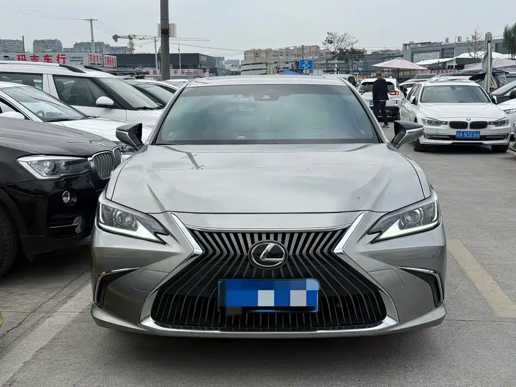 Lexus ES — миниатюра 2