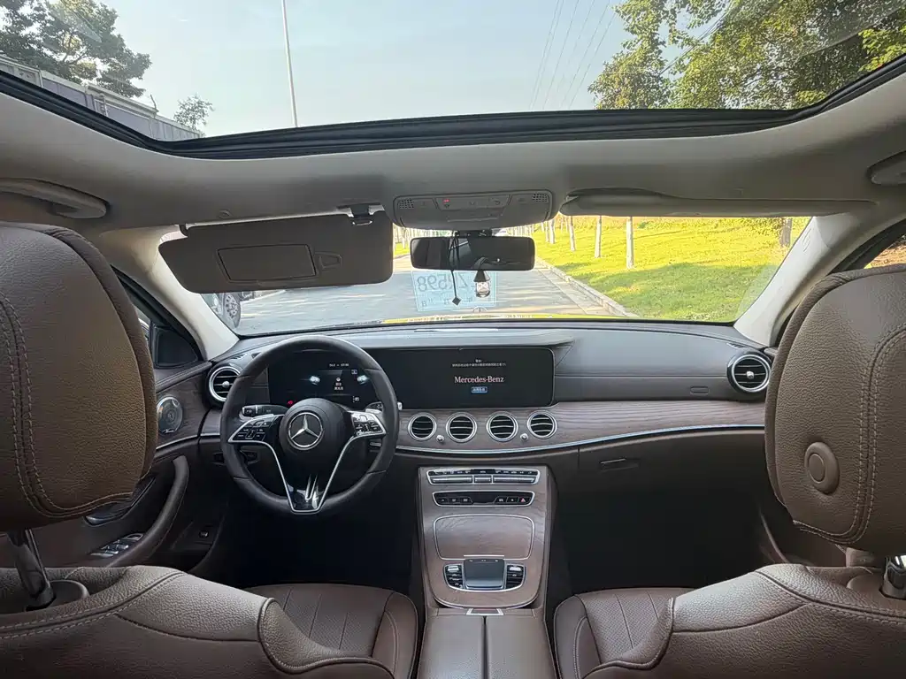 Mercedes-Benz E-Class — миниатюра 10