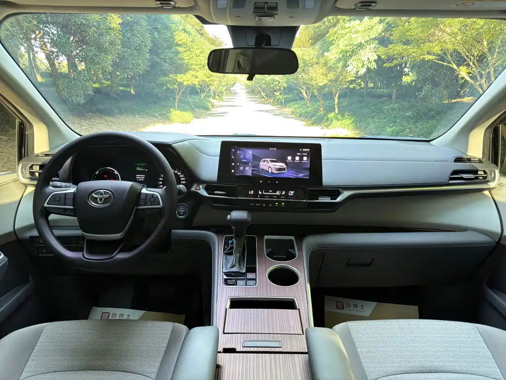 Toyota Sienna 2024 2.5L Comfort
